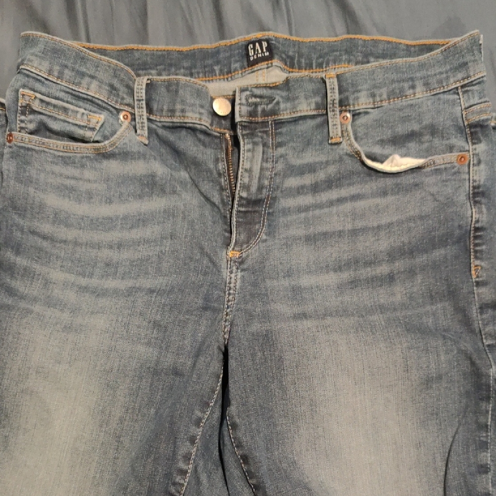 GAP Women's Light Blue Straight Leg Jeans